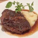 ブラッスリー・ヴィ - 国産牛頬肉の赤ワイン煮込み