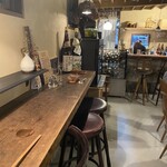 酒と食まわり まみあな - 壁際カウンター