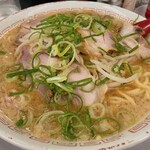 ラーメン玉津 - ラーメン大盛り、笑笑