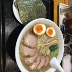 中華そば 一颯 - 肉そば(中) 1100円。煮玉子 100円、海苔 100円トッピング