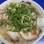 Rairai Tei - ラーメン（大盛り、チャーシュー背脂、刻みネギ多め）