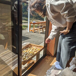 山ト風ト - 製作中の干し芋の味身をさせてもらった