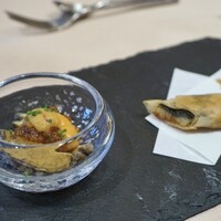 THE CONDER HOUSE - ・鮑の柔らか煮 雲丹と土佐酢ジュレ
                    ・鰻の春巻き