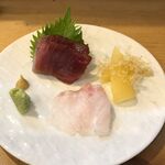 駒寿し - カツオ（漬け）を「わさび」と「からし」で・・、師崎産キジハタ朝〆、数の子