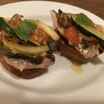オステリア 佐藤 - 秋刀魚とフレッシュトマトのブルスケッタ