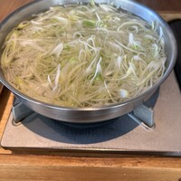 羅豚 ギンザ・グラッセ - 大量のネギ投入鍋にしゃぶしゃぶ