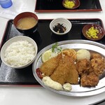 赤丸食堂 - エビ5&唐揚げ3