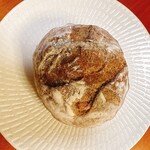 MAISON ICHI - 紅茶のパン（オレンジとヘーゼルナッツ）　303円税込