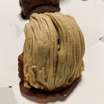 パティスリー レザネフォール - モンブランとチョコのケーキ