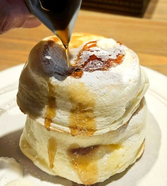『ふわふわ地産地消の米粉のパンケーキ』by みすたー黒猫 : cafe たもん （【旧店名】cafe 多聞） - 北鉄金沢/カフェ [食べログ]