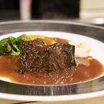 ソルシエール - 宮崎赤うし三角バラの赤ワイン煮込み