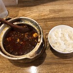 Bisutoro Shisenshokudou - 土鍋の四川麻婆豆腐、白ごはん