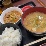 Komagatake Sa-Bisu Eria (Nobori) Fu-Do Ko-To - もつ煮定食