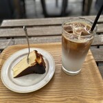 ボニーズベイクショップ - バスクチーズケーキ＋アイスカフェラテ（アップ）