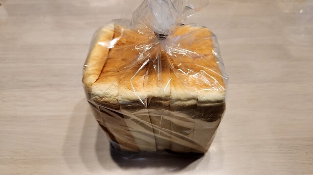 おいしいパンとコーヒー。本好きな人もおすすめです。 : ぶどうの木の写真