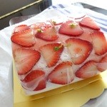 Patisserie T'S Cafe Tamaya - いちごのロールケーキ