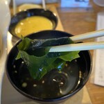 木鶏 - 吸物のワカメ