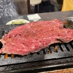 焼肉・ホルモン酒場 肉乃山 - ヤリすぎ大判ハラミ