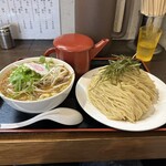 めん屋桔梗 - 醤油ざるラーメン880円もやしに変更