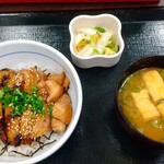 なか卯 - 鶏の照焼き丼(小盛り)550    味噌汁おしんこセット150