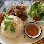 タイ料理AOW - タイ風からあげガイトード。自家製ナンプラー麹使用。