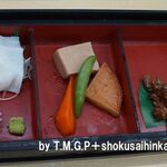 信玄館 - 彩のみの印象の惣菜3種。ほうとうと松茸ご飯,団体食アレンジメニュー,信玄館(山梨県甲州市)TMGP撮影