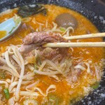 屋台ラーメン とんこつ貴生 - 信じられんくらいトロトロのハラミ(また食べかけ‍♀️)