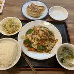 青山餃子房 - ホイコーロ定食　餃子
