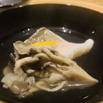 温石 - ③【椀】
      種：白甘鯛、妻：天然舞茸、吸い口：柚子皮