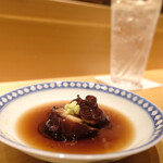 鮨 さいとう - 外はとろとろ　中はしっとり　外と中の食感が全く違うので、タコにタコのゼリーを乗せて食べているような不思議な感覚