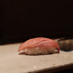 鮨 さいとう - 大トロ　もはやクリーム　咀嚼して乳化されることでさらに旨みが増す　白ワインが合うかと思った