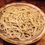 蕎麦 シカモア - うっすら緑がかった蕎麦は香り良し
