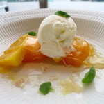 アロマフレスカ - 柿とマンゴーのフロマージュブランのソルベ添え
