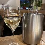 カスターニエ　軽井沢ローストチキン - ダーレンベルグ・スタンプ ジャンプ シャルドネ（デカンタ 1,860円）