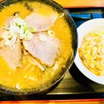 中華飯店 福源 - 味噌叉焼麺¥1,000＋半炒飯¥300