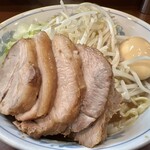 らーめん 陸 - 豚増しらーめん（1,150円）＋味付玉子（100円）、野菜多め