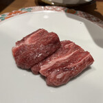 焼肉つじむら - 厚切りのツラミ。よく見る薄切りのツラミのもちもち感もありつつ、厚切りタンのようなザクっと感もあって美味しい！