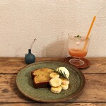 Morc - パウンドケーキ
                        季節のジャムソーダ（りんご）