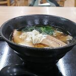 鶴巣庵 - 醤油ラーメン 800円