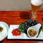 Yaki Miso Ramen Yadoya - 鱒のすじ子、焼カニ味噌、ワタリガニむき身、海苔が一皿に