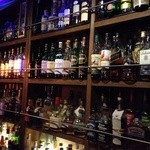 NEO SHOT BAR　深海の洞窟 - バック棚にはお酒がわんさか♫