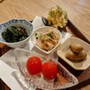 Meshiya Chuunikai - トマト出汁漬け、春菊のピーナッツバター和え、塩茹で落花生、よだれ鶏と香味野菜、里芋のポテトサラダ
