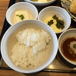 Yayoi Ken - ご飯、小鉢(冷奴)、タルタルソース、おろしポン酢