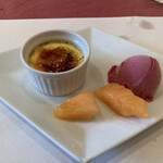 ビストロカワノ - デザート　カシスソルベとメロン、クリームブリュレ