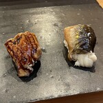 小判寿司 - 穴子（静岡産）　左　タレ　右　塩