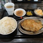 ナイスはっちゃん - 骨付鳥ごはんセット（ごはん大盛り）　１０５０円