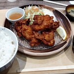 国見サービスエリア上り ショッピングコーナー - 唐揚げ定食
