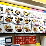 国見サービスエリア上り ショッピングコーナー - メニューも豊富