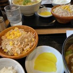 Kare Udonsen Kichi - 胡麻ドレッシングのサラダは千切り野菜とコーンがのってます。
