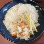 按田餃子 - ご飯の下にお肉があるので良く混ぜて食べたら美味い！！